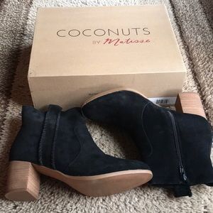 EUC Coconuts by Matisse Trina Ankle Bootie